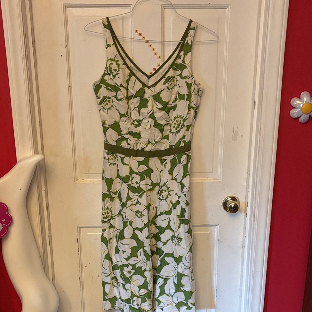 Chic Green and White Floral Midi Dress